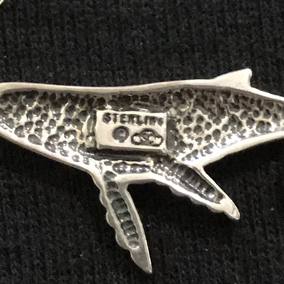 Sterling Silver Whale pendant with 18” sterling silver Chain Necklace - Picture 5 of 6
